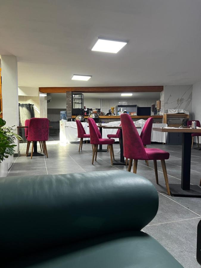 Hotel Aviation Saint-Gilles Zewnętrze zdjęcie